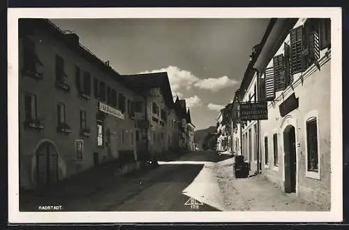 AK Radstadt, Strassenpartie mit Gasthaus und Weinhaus Habersatter