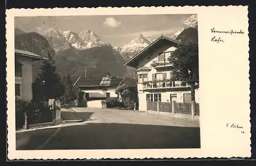 AK Lofer, Strassenpartie mit Bergen