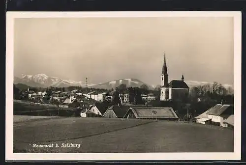 AK Neumarkt am Wallersee, Ortsansicht mit Kirche