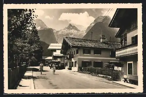 AK Lofer, Ortspartie mit Blick auf die Steinberge