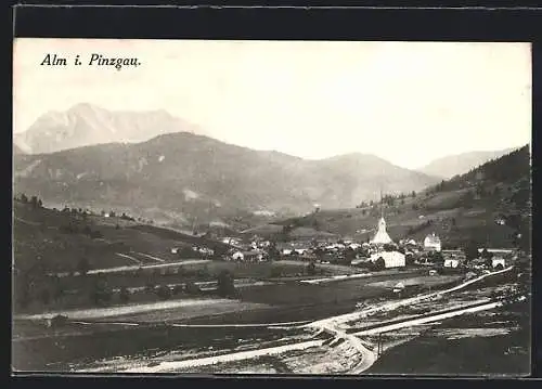 AK Alm /Pinzgau, Ortsansicht mit Umgebung und Bergpanorama aus der Vogelschau