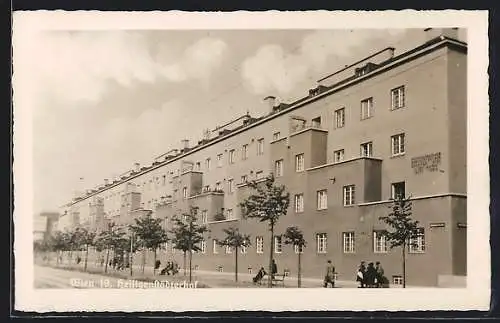 AK Wien, Heiligenstädterhof mit Passanten