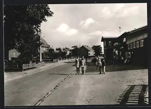 AK Lütjenwestedt, Kinder auf der Strasse