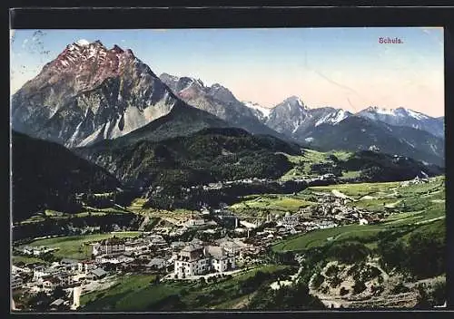 AK Schuls, Ortsansicht gegen Bergmassiv