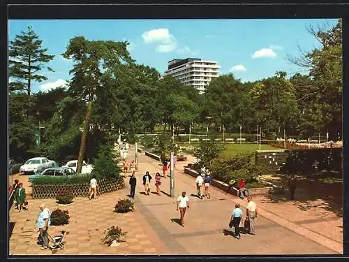AK Timmendorfer Strand, Kurzentrum mit Blick nach dem Hotel und Kongresszentrum Maritim
