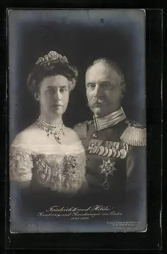AK Herzogenpaar Friedrich und Hilda, in Uniform mit Orden