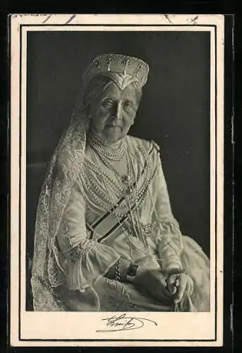 AK Grossherzogin Luise, sitzend mit Perlen behangen