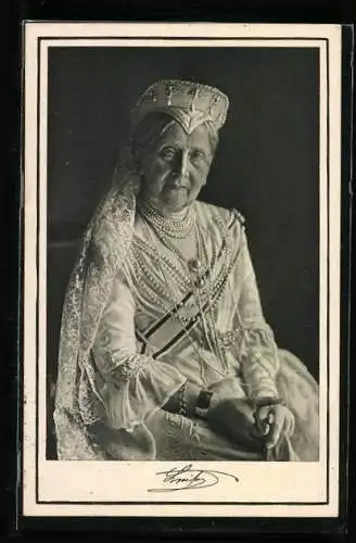 AK Grossherzogin Luise, sitzend mit Perlen behangen