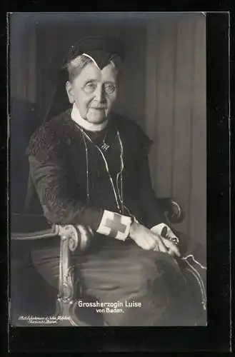 AK Grossherzogin Luise von Baden sitzt auf einem Stuhl