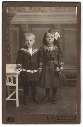 Fotografie C. Hartmann, Ilmenau i. Th., Mühlenstr. 15, Kinderpaar in hübscher Kleidung