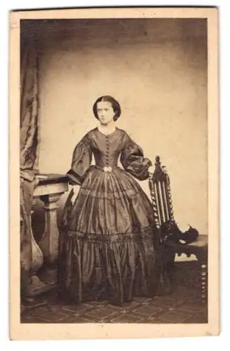 Fotografie A. Mencke, Hamburg, junge Emily Freifrau von Steinaecker, Frau des General Freiherr von Steinaecker