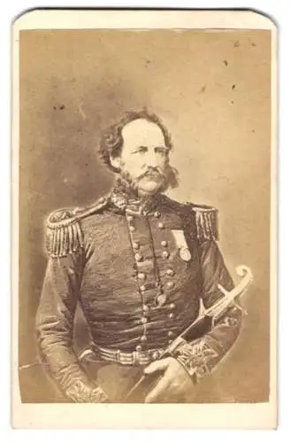 Fotografie Davis, London, Portrait General Dyce in Uniform