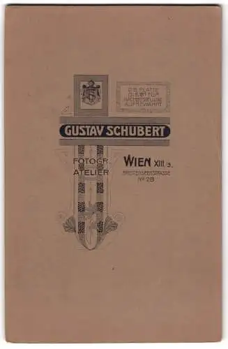 Fotografie Gustav Schubert, Wien, Breitenstr. 28, königliches Wappen mit Monogram des Fotografen, Jungendstil