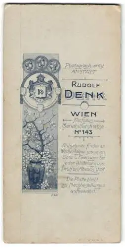 Fotografie Rudolf Denk, Wien, Mariahilferstr. 143, kgl. Wappen mit Monogram des Fotografen chinesische Vase Kirchblüten