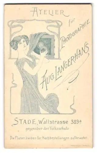 Fotografie Aug. Langhans, Stade, Wallstr. 389a, Frau im Jugendstil mit Plattenkamera