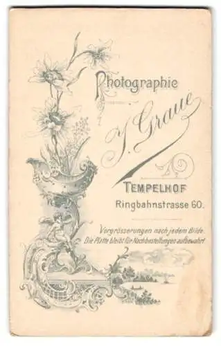 Fotografie J. Graue, Tempelhof, Ringbahnstr. 60, florale Jugendstilverzierung nebst Anschrift des Ateliers