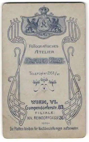 Fotografie Alfred Kral, Wien, Gumpendorferstr. 83, königliches Wappen mit Monogram des Fotografen