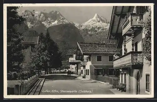 AK Lofer, Strassenpartie mit Wohnhäusern