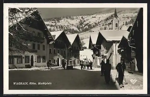 AK Wagrain /Pongau, Marktplatz im Winter mit Skifahrern