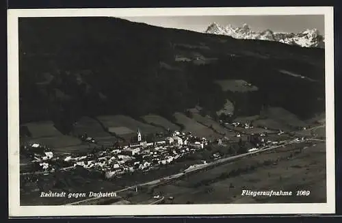 AK Radstadt, Ortsansicht vom Flugzeug aus gegen Dachstein