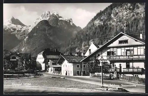 AK Lofer /Salzburg, Strassenpartie mit einem Café gegen die Berge