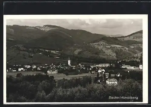 AK Deutschlandsberg, Ortsansicht mit Bergblick aus der Vogelschau