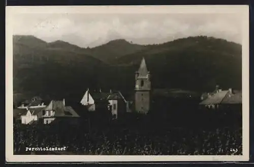 AK Perchtoldsdorf, Ortsansicht mit Kirche und Bergpanorama