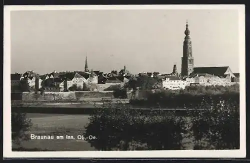 AK Braunau am Inn, Panorama vom Inn aus