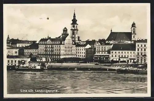 AK Linz a.d. Donau, Landungsplatz mit Hotel