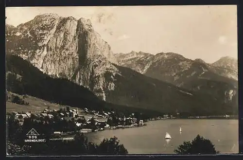 AK Grundlsee, Ortsansicht mit See und Bergpanorama