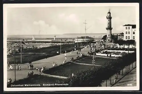 AK Warnemünde, Bismarck-Promenade mit Blick aufs Meer