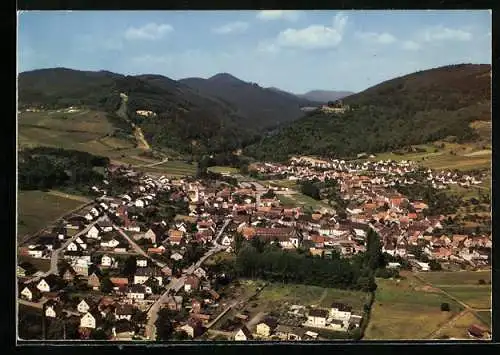 AK Klingenmünster, Ortsansicht mit Blick auf die Burgruine Landeck