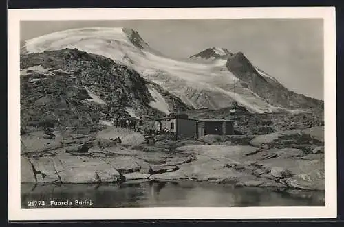 AK Fuorcla Surlej, Blick auf die Berghütte vor einem Gletscher