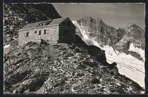 AK Britannia-Hütte, Berghütte mit Blick auf Dom und Lenzspitze