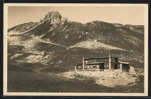 AK Parsennhüte, Berghütte vor Gebirgspanorama