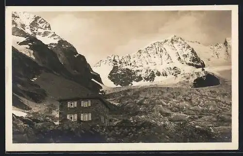 AK Tschiervahütte, Berghütte mit Blick auf Morteratsch und Bernina