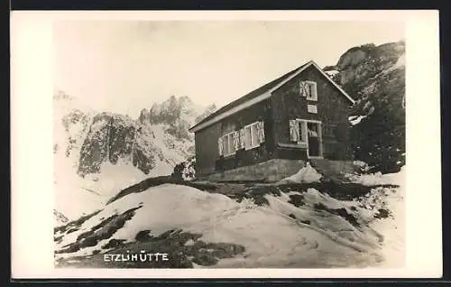 AK Etzlihütte, Berghütte im Winter