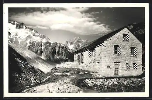 AK Etzlihütte, Berghütte mit Sonnig Wichel und Piz Giuf