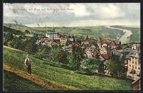 AK Walzenhausen, Gesamtansicht mit Blick auf Bodensee und Rhein, Bauer im Feld im Vordergrund