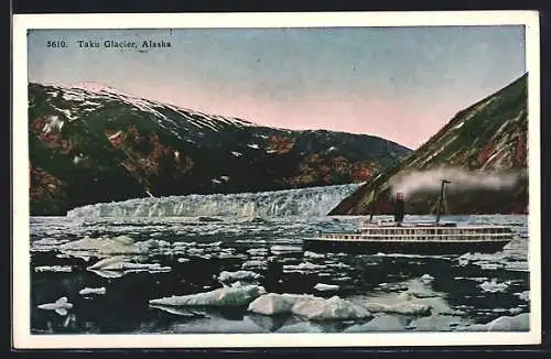 AK Taku Glacier, AK, Dampfer passiert die Gletscher