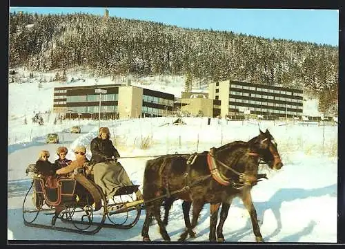 AK Oberwiesenthal /Erzgeb., Jugendtouristenhotel Karl Liebknecht mit Pferdeschlitten