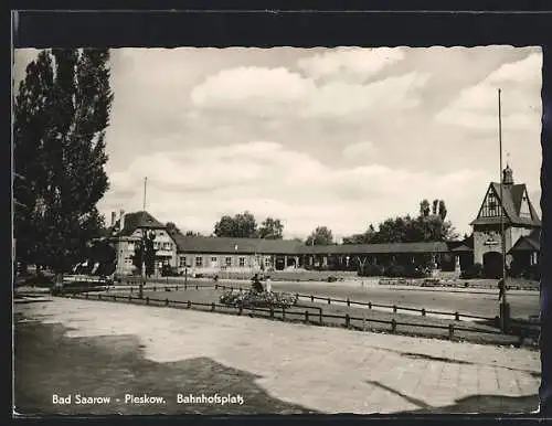 AK Bad Saarow-Pieskow, Bahnhof und Bahnhofsplatz