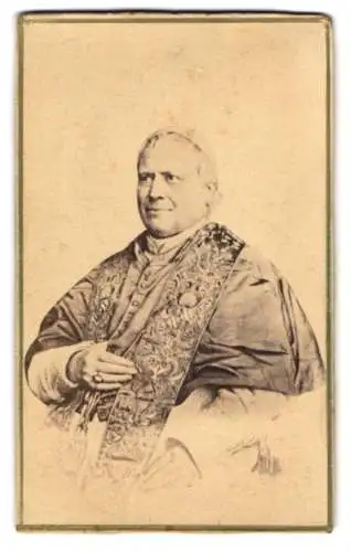 Fotografie unbekannter Fotograf und Ort, Portrait des Papstes Pius IX im Ornat