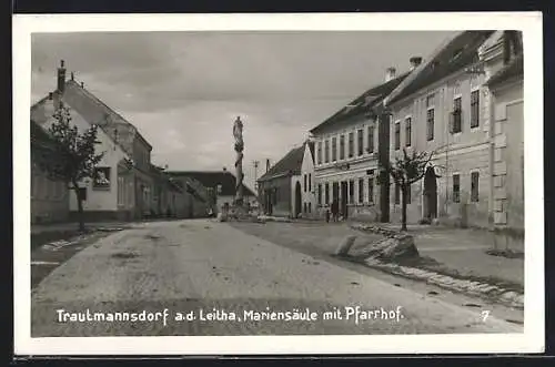 AK Trautmannsdorf a. d. Leitha, Mariensäule mit Pfarrhof