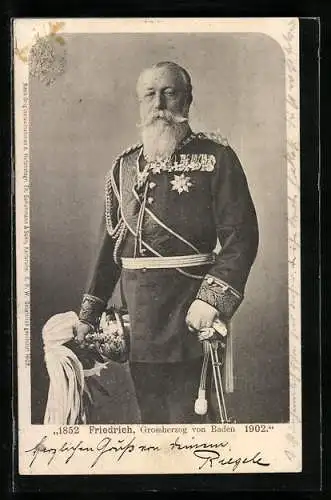 AK Friedrich, Grossherzog von Baden in festlicher Uniform mit geschmückter Pickelhaube und Degen