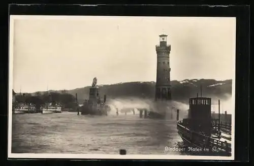 AK Lindau / Bodensee, Sturm in der Hafeneinfahrt