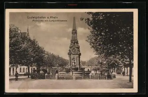 AK Ludwigshafen a. Rhein, Marktplatz mit Luitpoldbrunnen