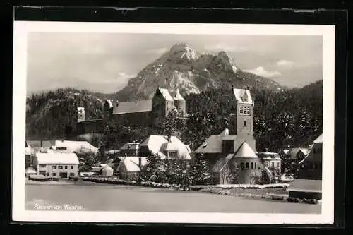 AK Füssen, Ortsansicht im Winter gegen die Berge