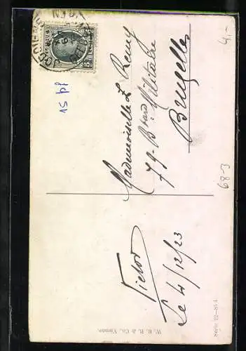 AK Frau mit hochgestecktem Haar und zweifelndem Lächeln