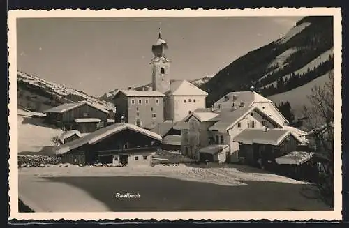 AK Saalbach, Ortsansicht im Winter